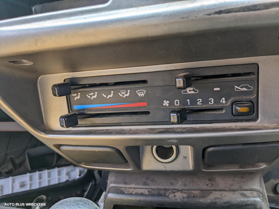 2008 Nissan Navara Left Guard