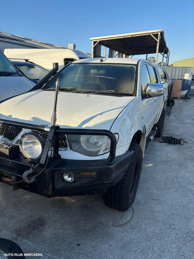 2014 Mitsubishi Triton Bonnet