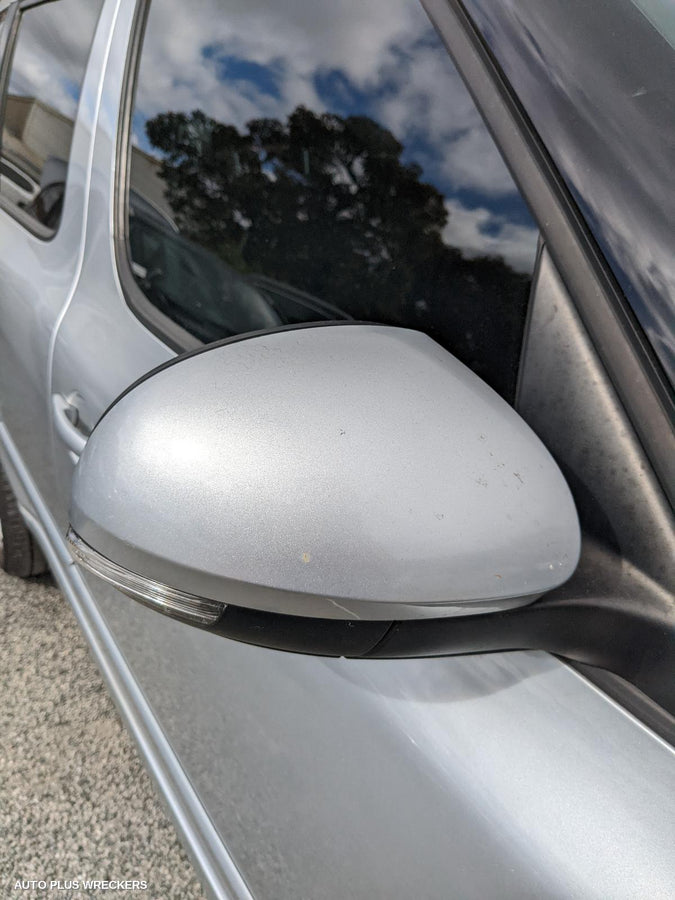 2016 Skoda Yeti Left Front Door