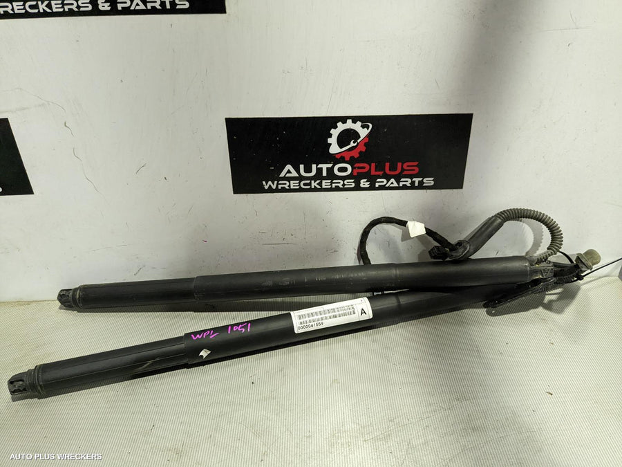 2016 Volkswagen Tiguan Hatch Strut