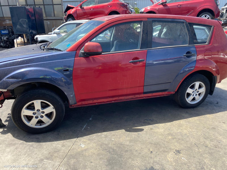 2006-2009 Mitsubishi Outlander Rear Garnish