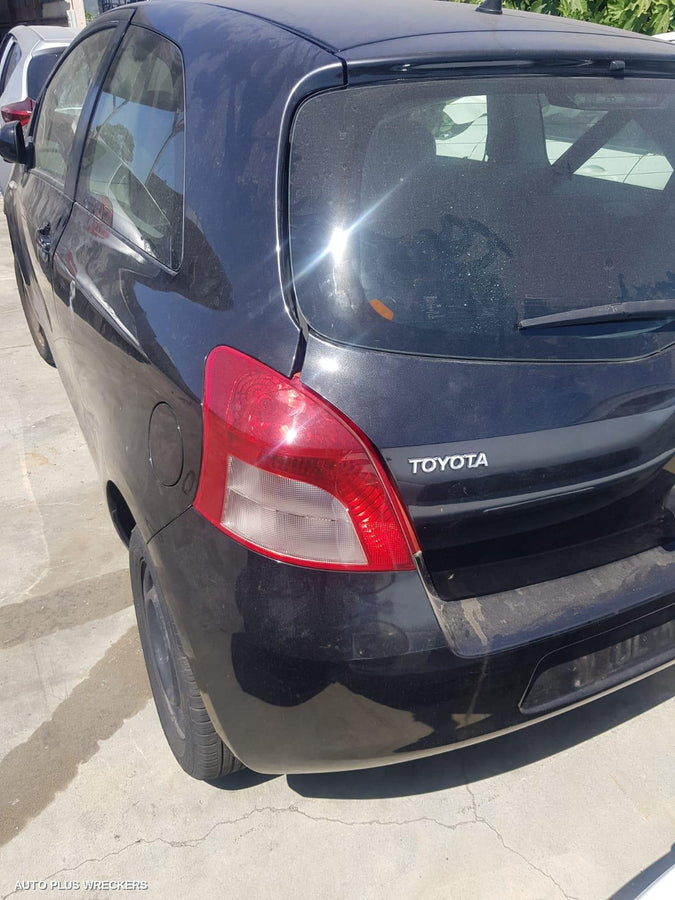 2006 Toyota Yaris Left Front Window Reg Motor