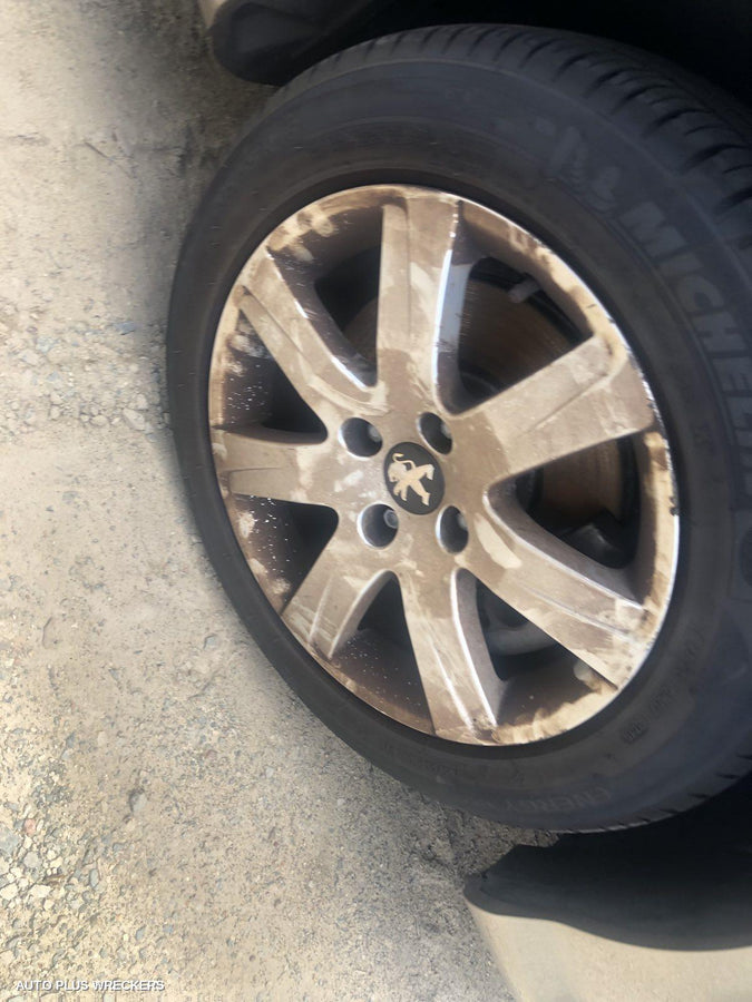 2013 Peugeot 308 Right Front Door