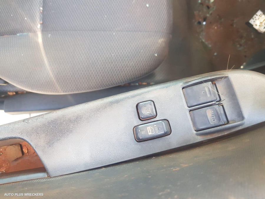 2014 Toyota Hiace Left Front Door