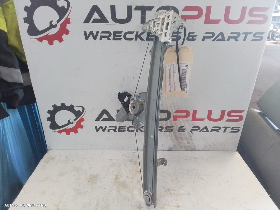 2013-2016 Nissan Pulsar Right Front Window Reg Motor