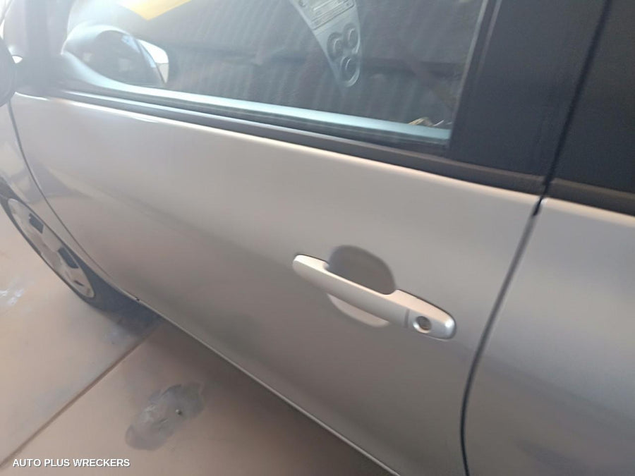 2009 Toyota Yaris Left Rear Door Window