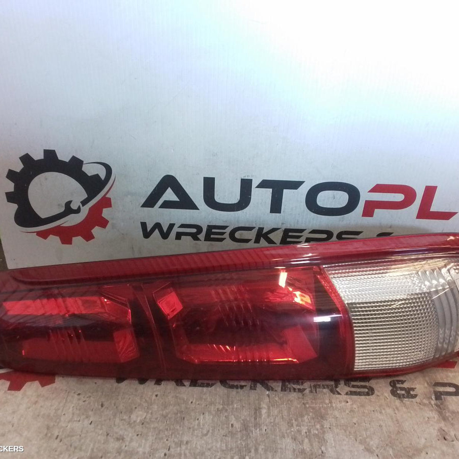 2001-2003 Nissan Xtrail Right Taillight