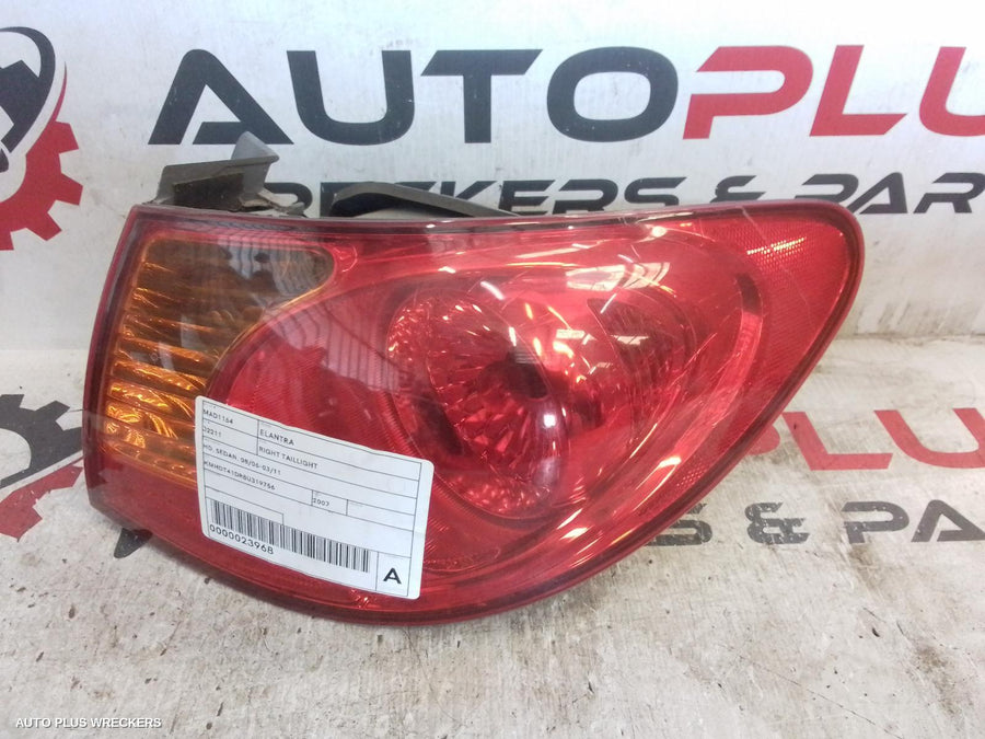 2007 Hyundai Elantra Right Taillight