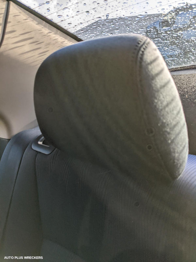 2010 Suzuki Kizashi Left Taillight