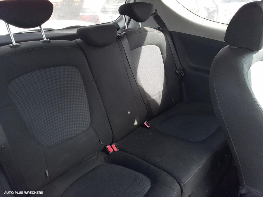 2013 Hyundai I20 Left Front Door