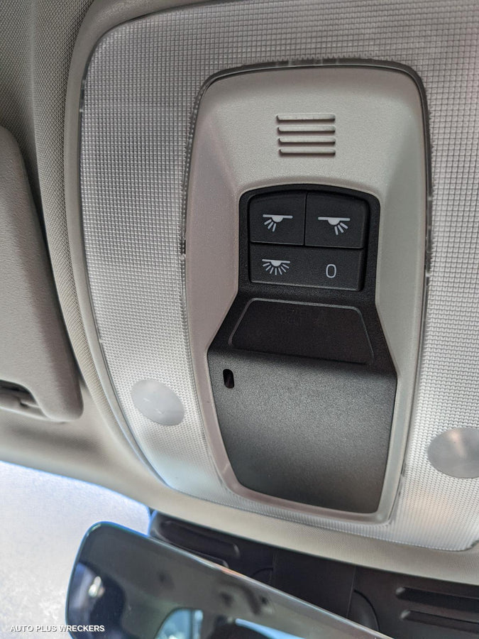 2015 VOLVO XC60 LEFT FRONT DOOR