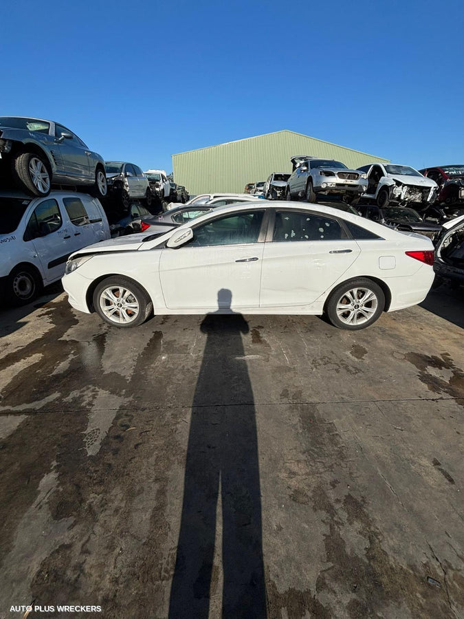 2010 Hyundai I45 Right Rear Door Window
