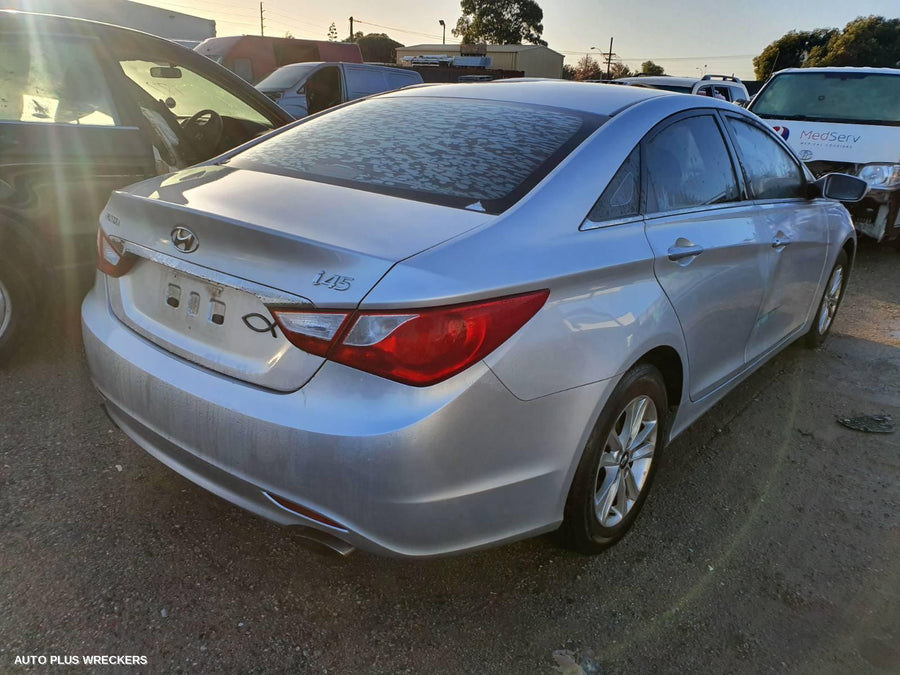 2011 Hyundai I45 Overflow Bottle