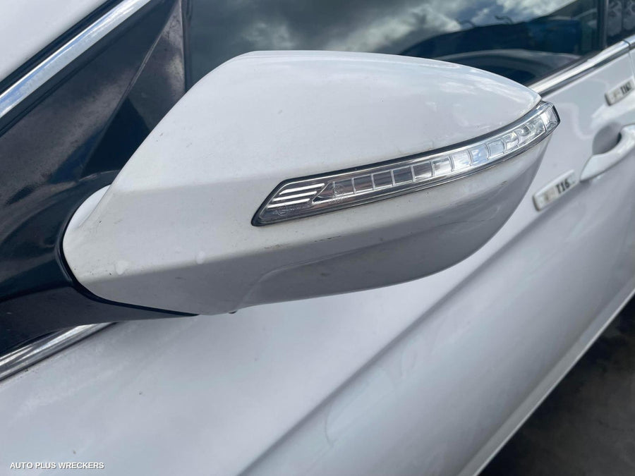 2014 Hyundai I40 Left Front Door