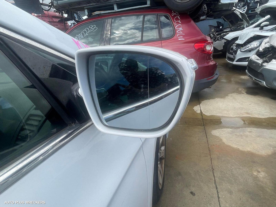 2014 Hyundai I40 Left Front Door