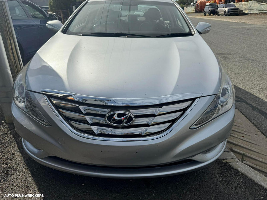 2010-2014 Hyundai I45 Right Front Door Window