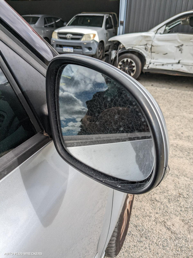 2016 Skoda Yeti Left Front Door