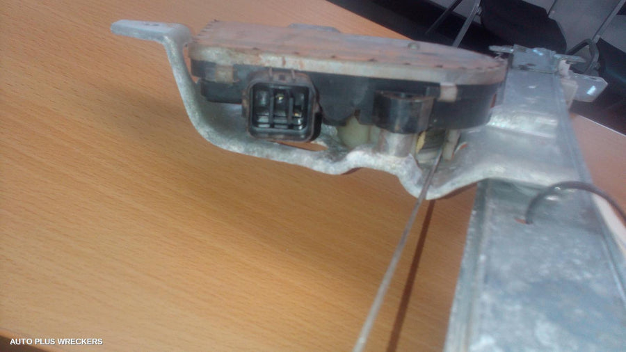 2000-2006 Mitsubishi Pajero Right Front Window Reg Motor