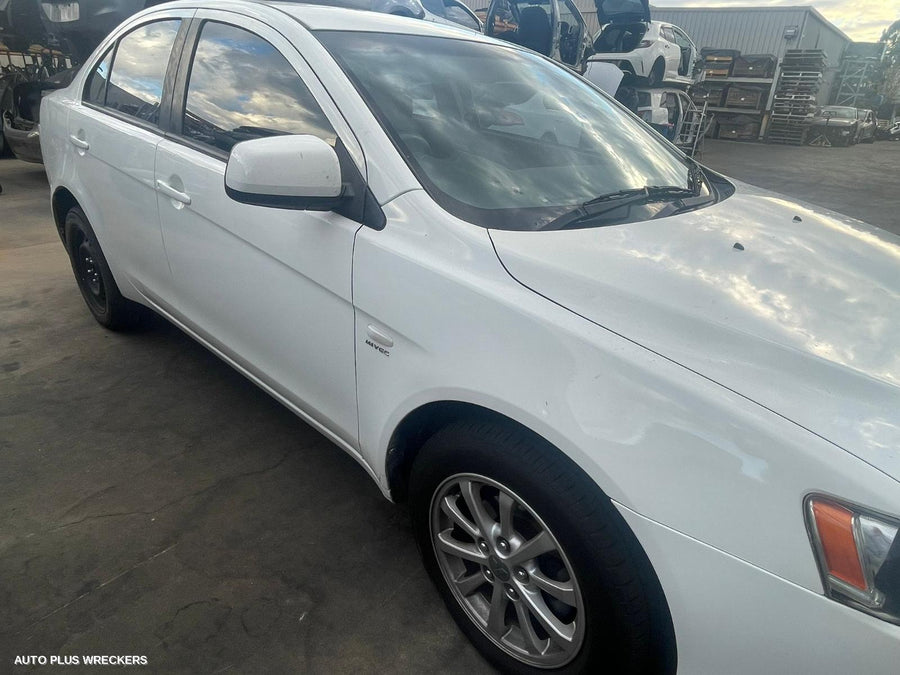 2007-2015 Mitsubishi Lancer Right Guard Liner