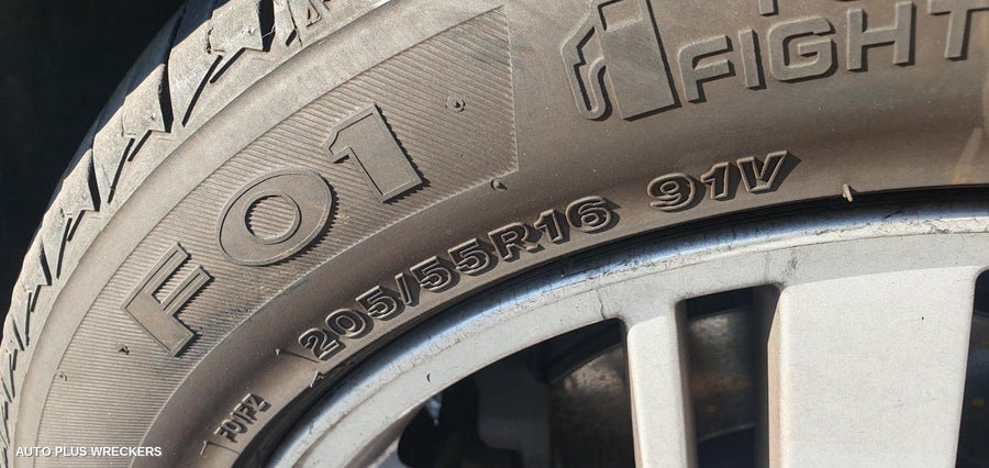 2006 Ford Focus Right Headlamp