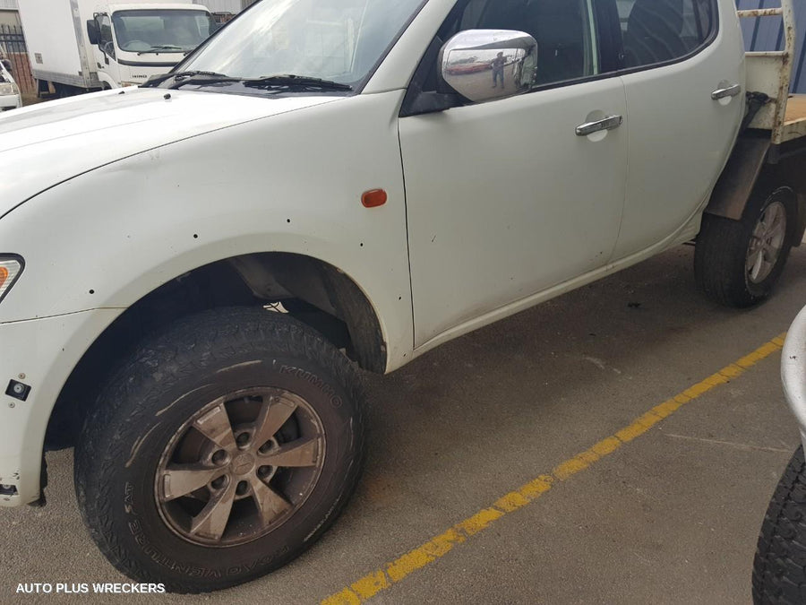 2007 Mitsubishi Triton Right Rear Door Window