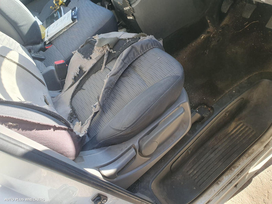 2010 Hyundai Iload/imax Bonnet Hinge Strut