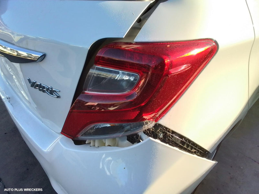 2014 Toyota Yaris Right Front Door Window