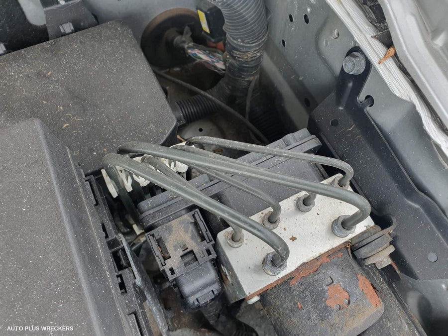 2006 Nissan Pathfinder Sunvisor