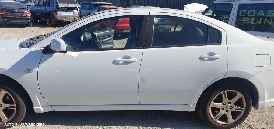 2006 Mitsubishi 380 Left Headlamp