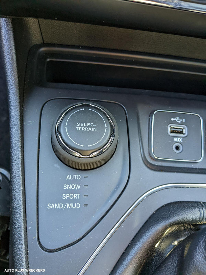 2020 JEEP CHEROKEE LEFT TAILLIGHT