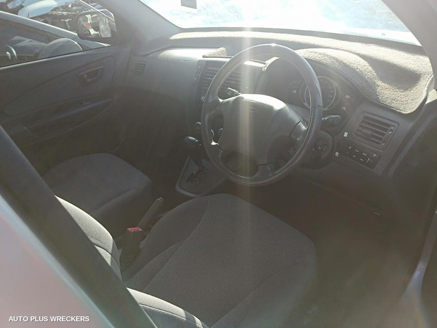 2006 Hyundai Tucson Right Guard