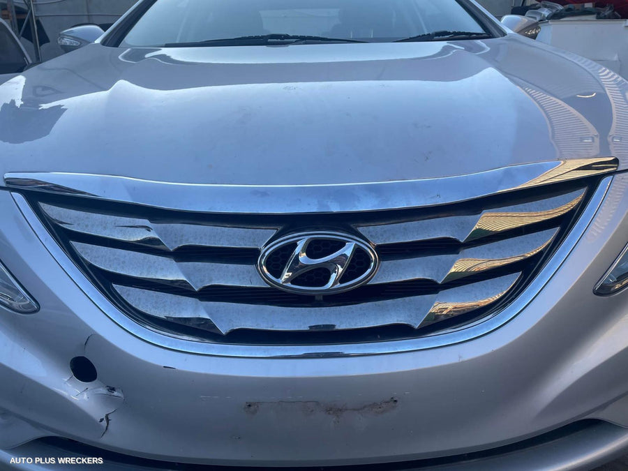 2011 Hyundai I45 Rear Garnish