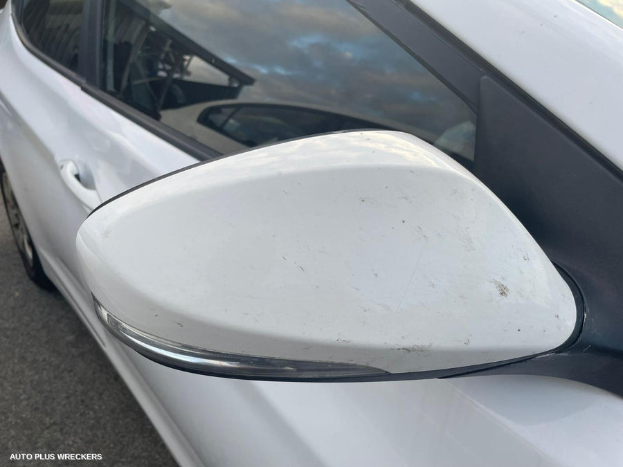 2013 Hyundai Elantra Right Front Door Window