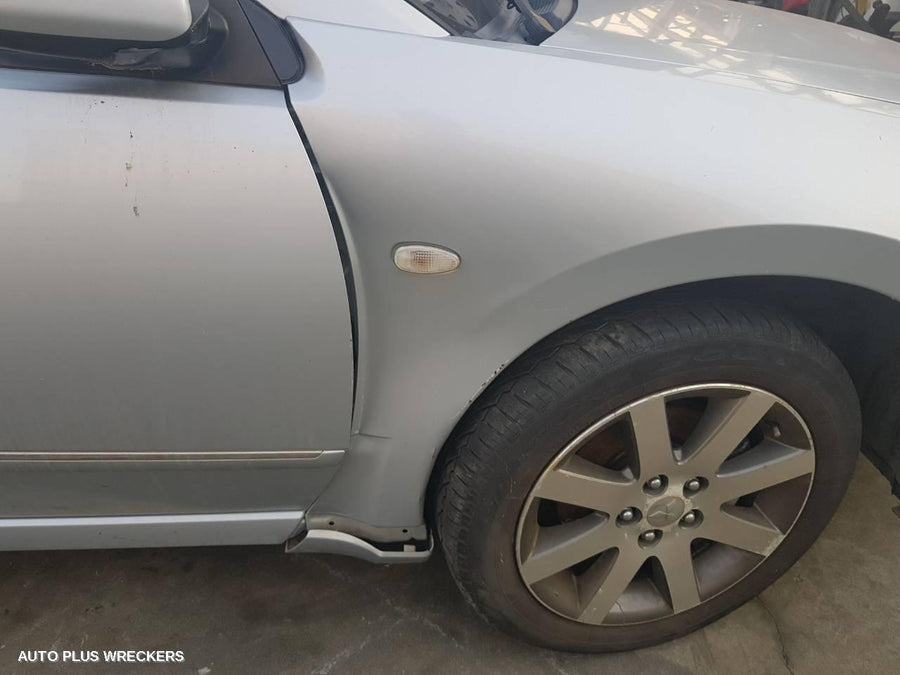 2005 Mitsubishi 380 Left Headlamp