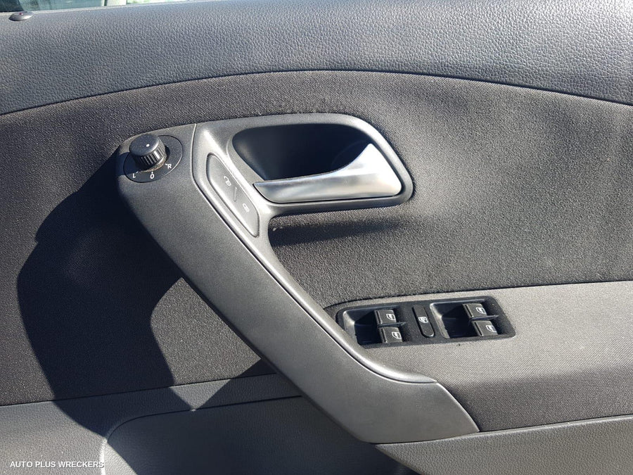 2012 Volkswagen Polo Front Seat