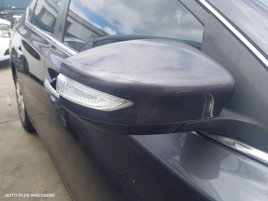 2013 Nissan Pulsar Door Handle