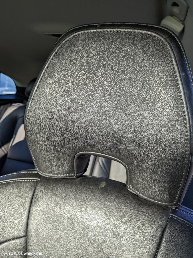 2016 Volvo S40 Left Front Door