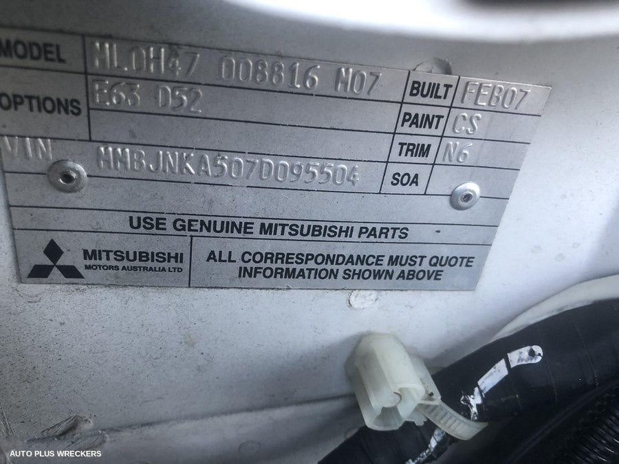 2007 Mitsubishi Triton Left Guard