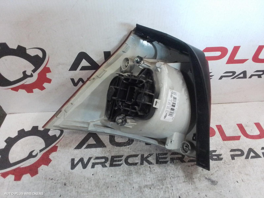 2007 Volkswagen Golf Right Taillight