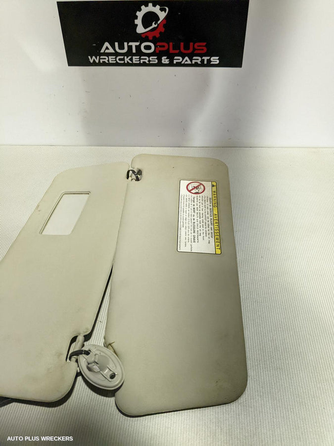 2008 Toyota Hilux Sunvisor