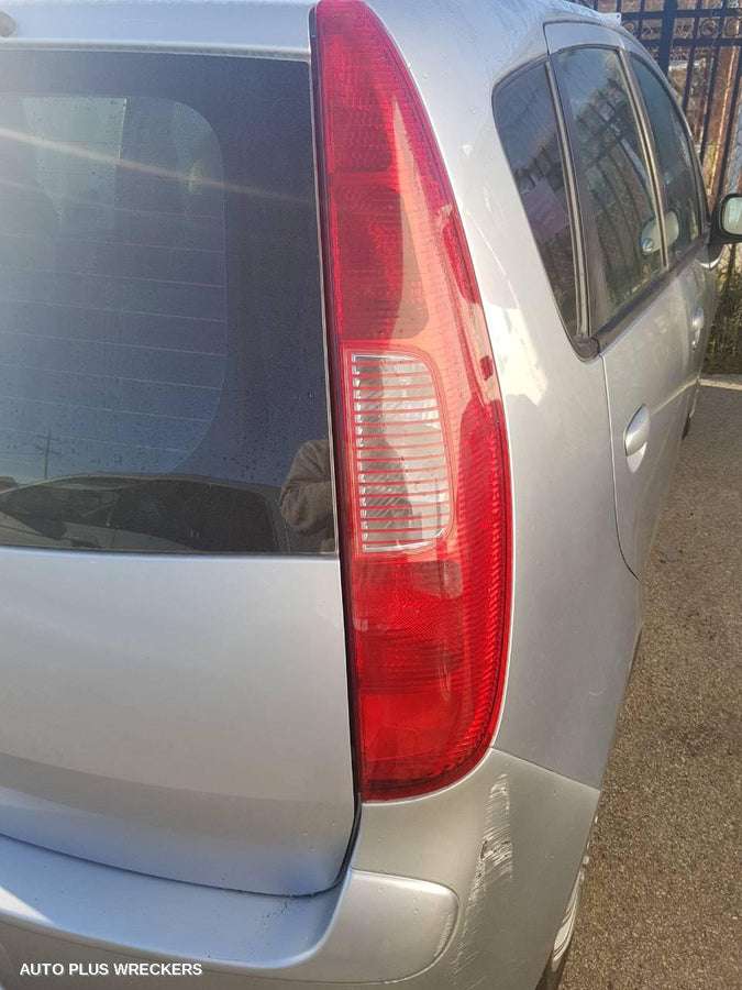 2005 Mitsubishi Colt Right Taillight