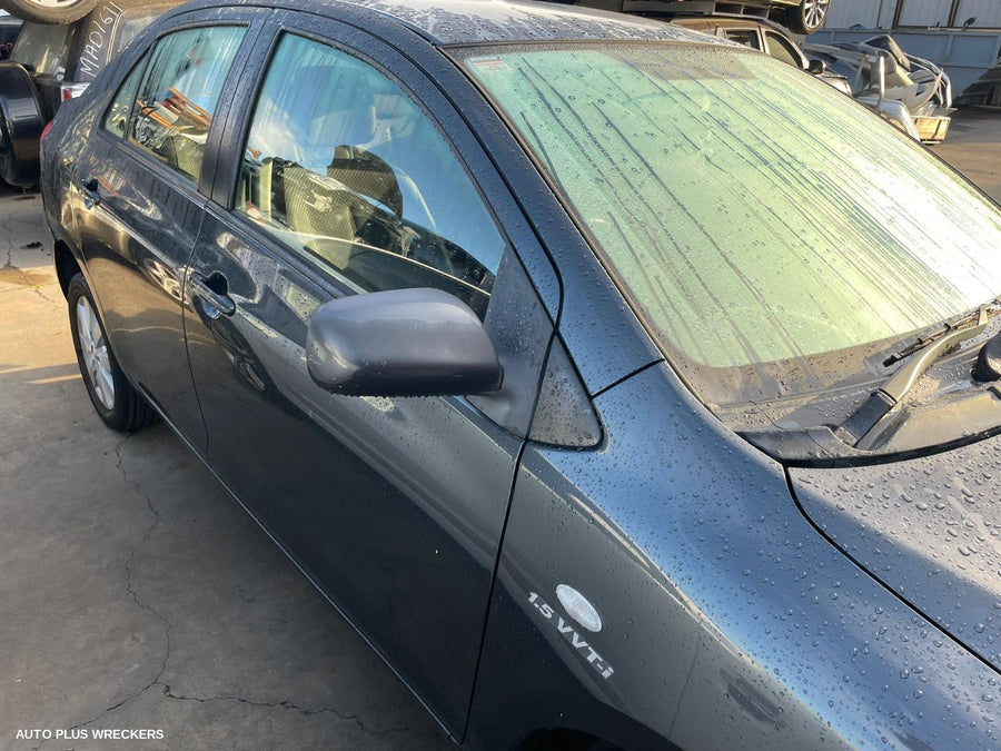 2008 Toyota Yaris Sunvisor