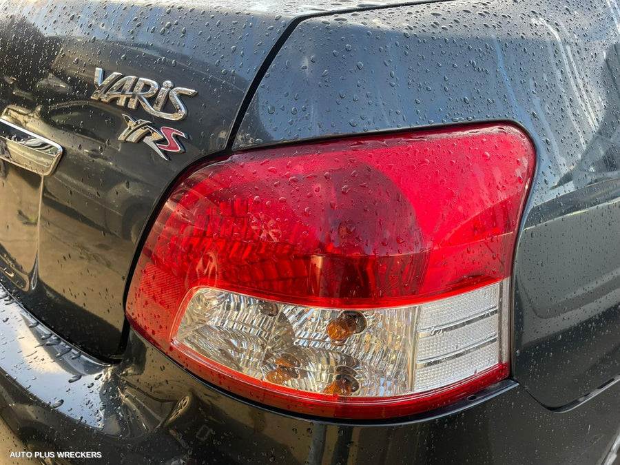 2008 Toyota Yaris Sunvisor