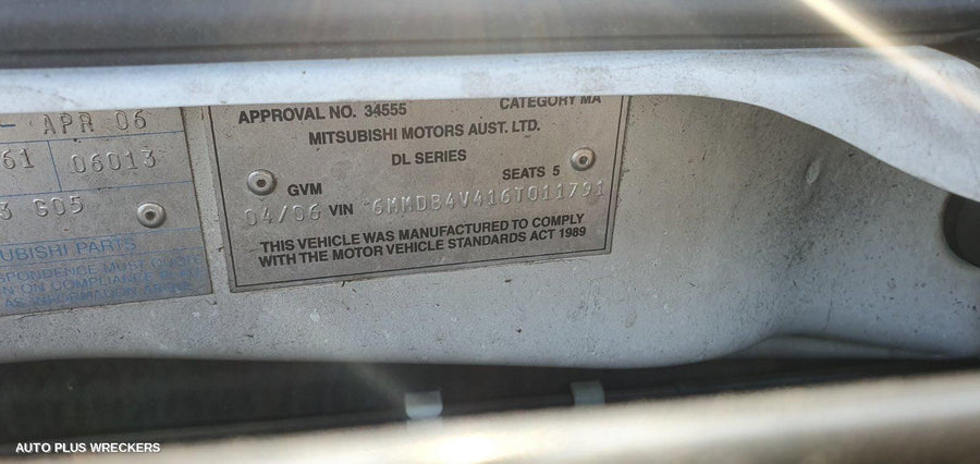 2006 Mitsubishi 380 Left Rear Door Sliding