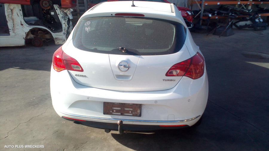 2013 Opel Astra Radiator