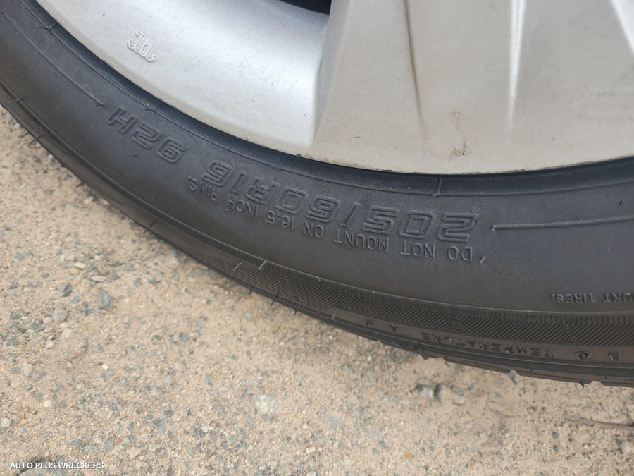 2011 HYUNDAI I40 LEFT REAR DOOR SLIDING