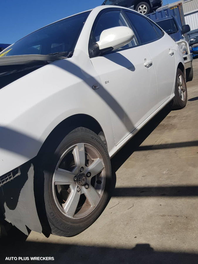 2006 Hyundai Elantra Left Taillight