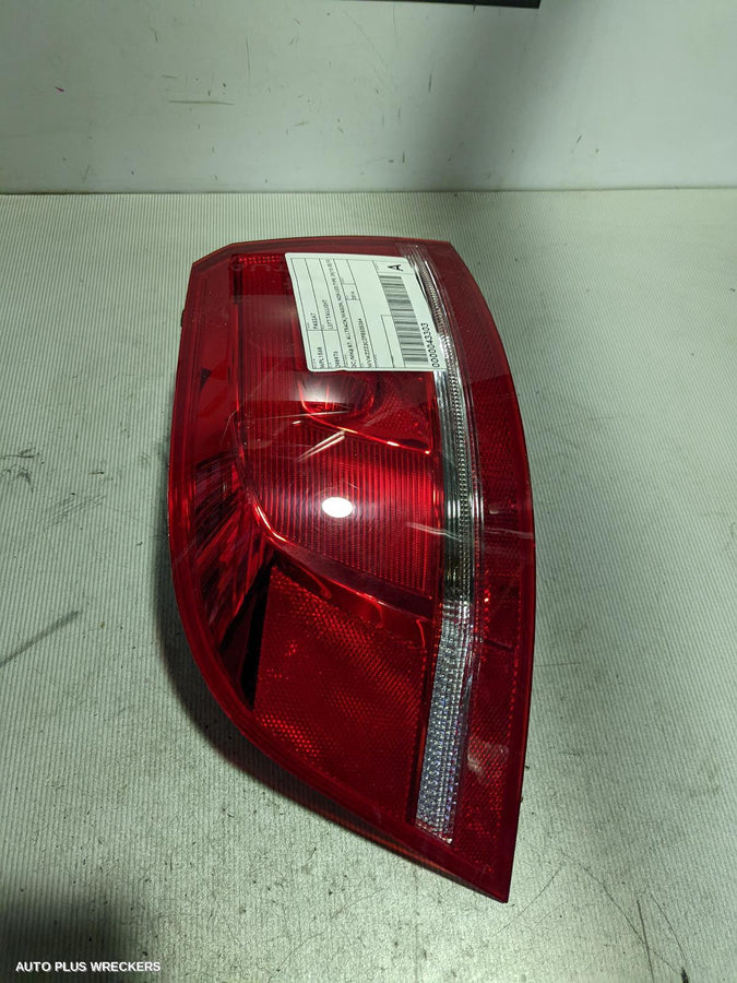 2014 Volkswagen Passat Left Taillight