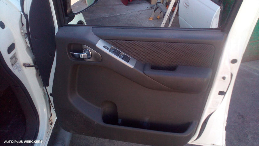 2007 Nissan Navara Side Step Skirt