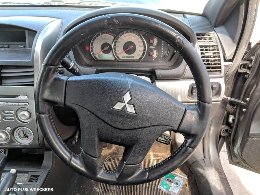 2007 Mitsubishi 380 Right Front Door